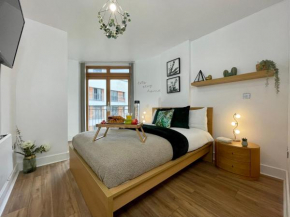 Stylish Luxe Apartment in City Centre w/ Netflix